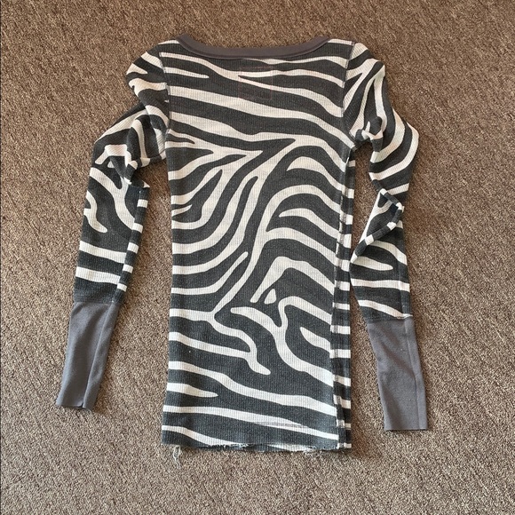 Hurley Black and White Zebra Long Sleeve Top. XS. - Picture 4 of 4